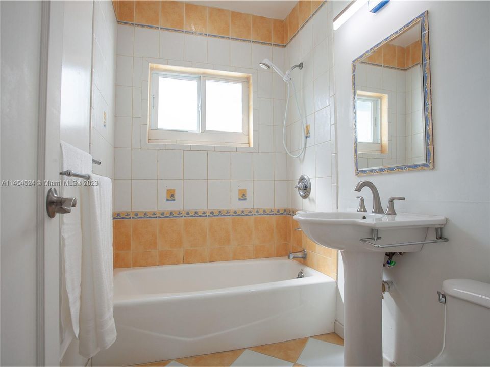 Недавно продано: $1,150,000 (3 спален, 2 ванн, 750 Квадратных фут)