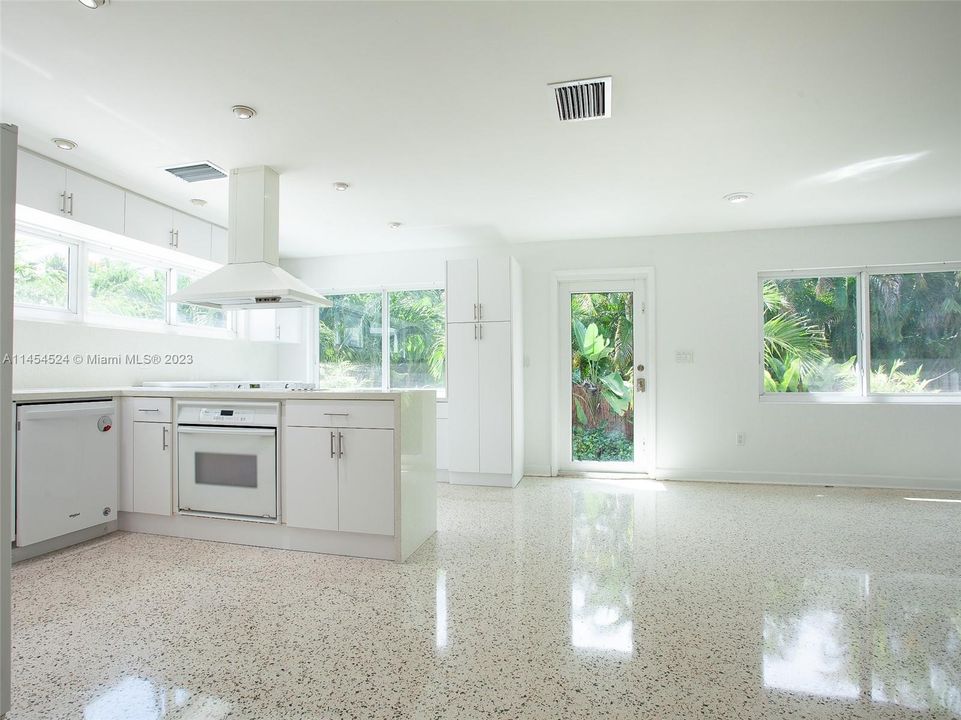 Недавно продано: $1,150,000 (3 спален, 2 ванн, 750 Квадратных фут)