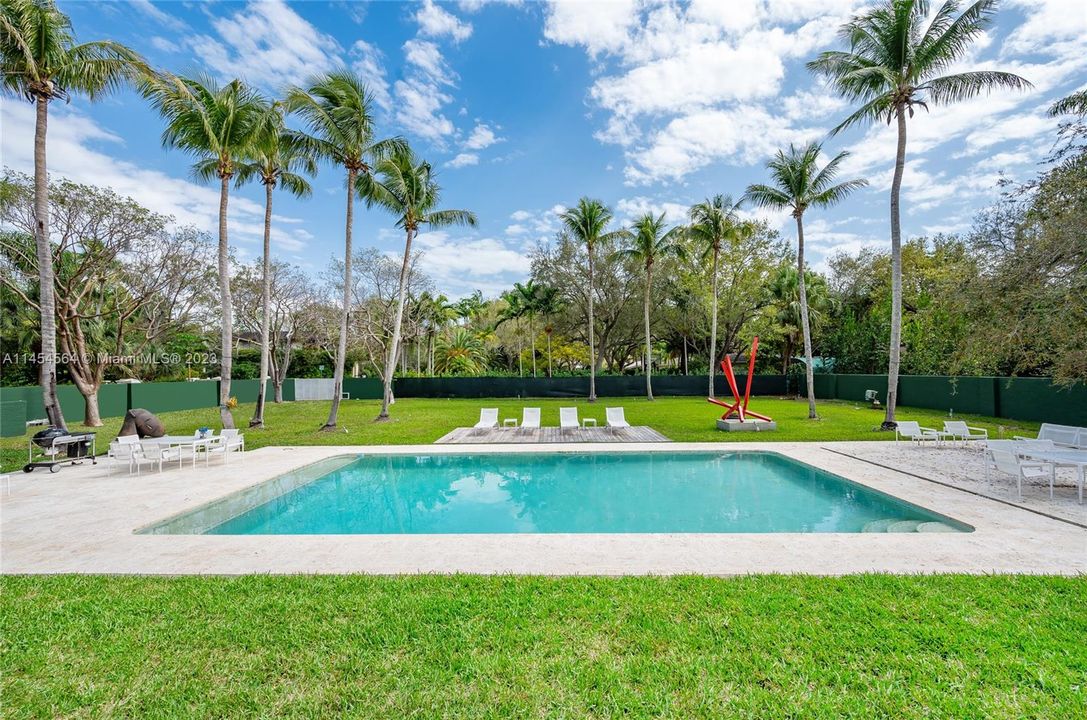 Active With Contract: $6,950,000 (7 beds, 8 baths, 5246 Square Feet)