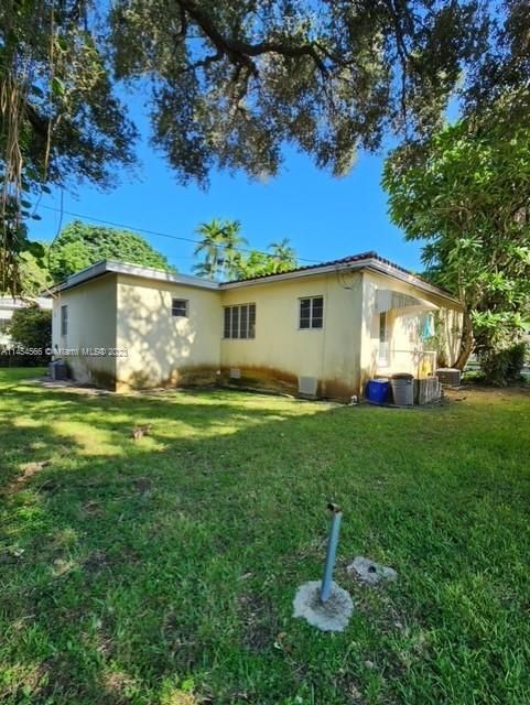 Recently Sold: $750,000 (2 beds, 2 baths, 1442 Square Feet)