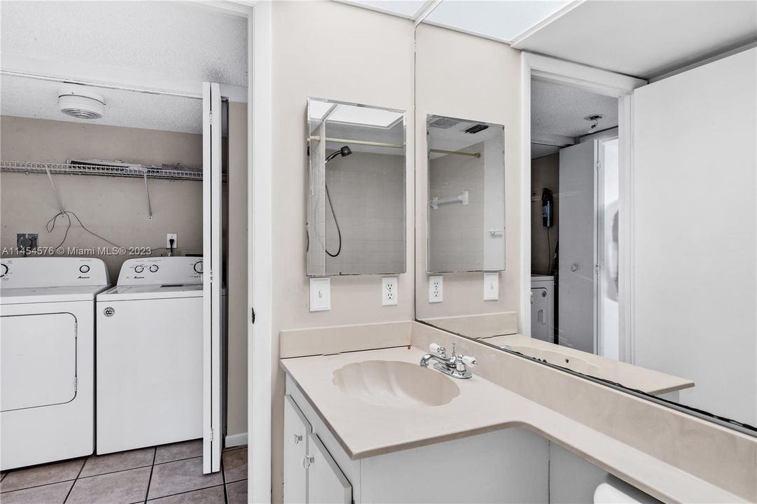 For Sale: $259,000 (3 beds, 2 baths, 1220 Square Feet)
