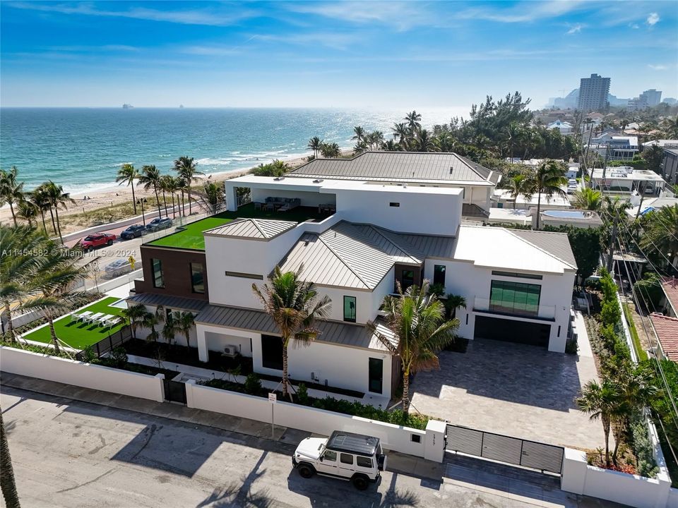 Recently Sold: $18,499,000 (6 beds, 8 baths, 10966 Square Feet)