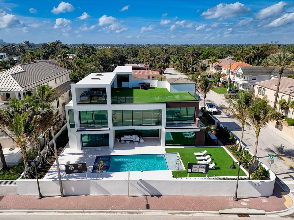 Recently Sold: $18,499,000 (6 beds, 8 baths, 10966 Square Feet)