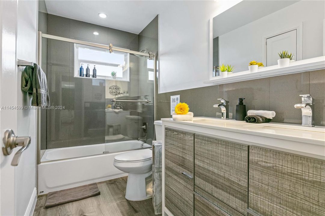 В аренду: $6,900 (3 спален, 2 ванн, 1280 Квадратных фут)