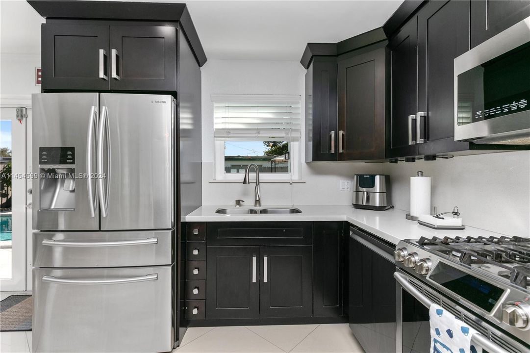 В аренду: $6,900 (3 спален, 2 ванн, 1280 Квадратных фут)