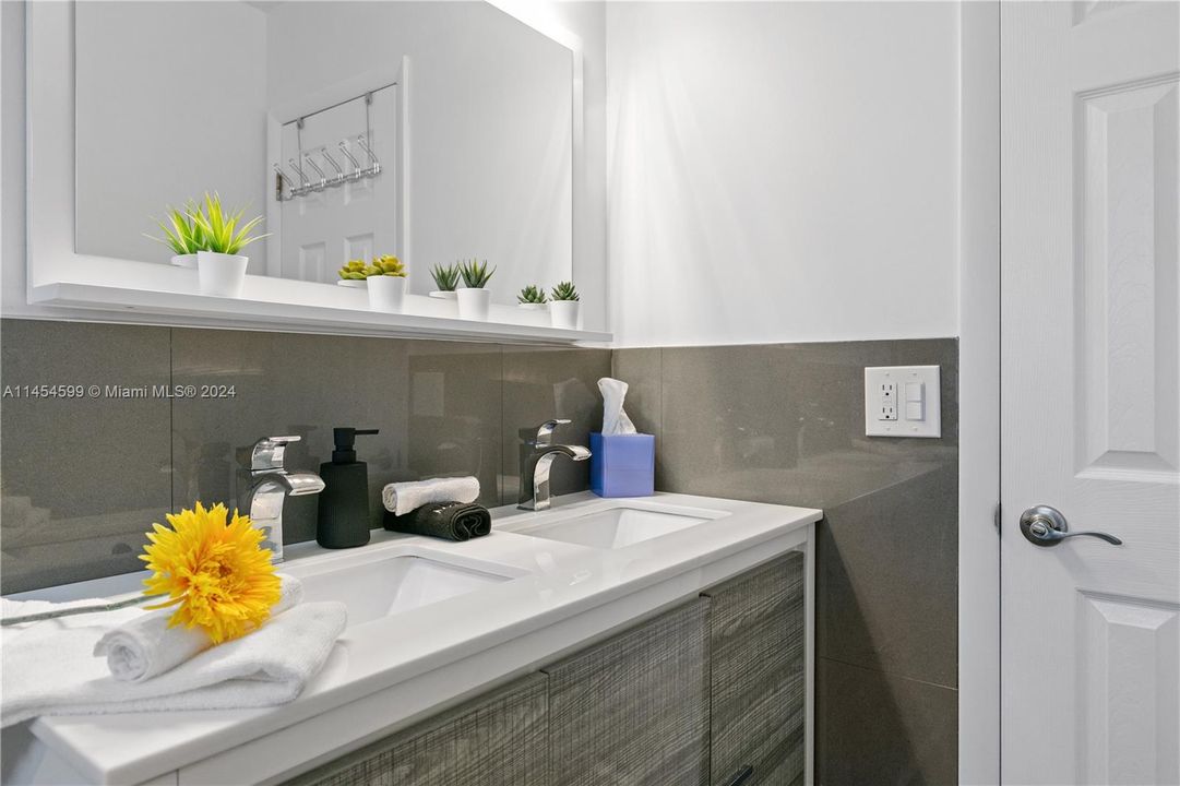 В аренду: $6,900 (3 спален, 2 ванн, 1280 Квадратных фут)