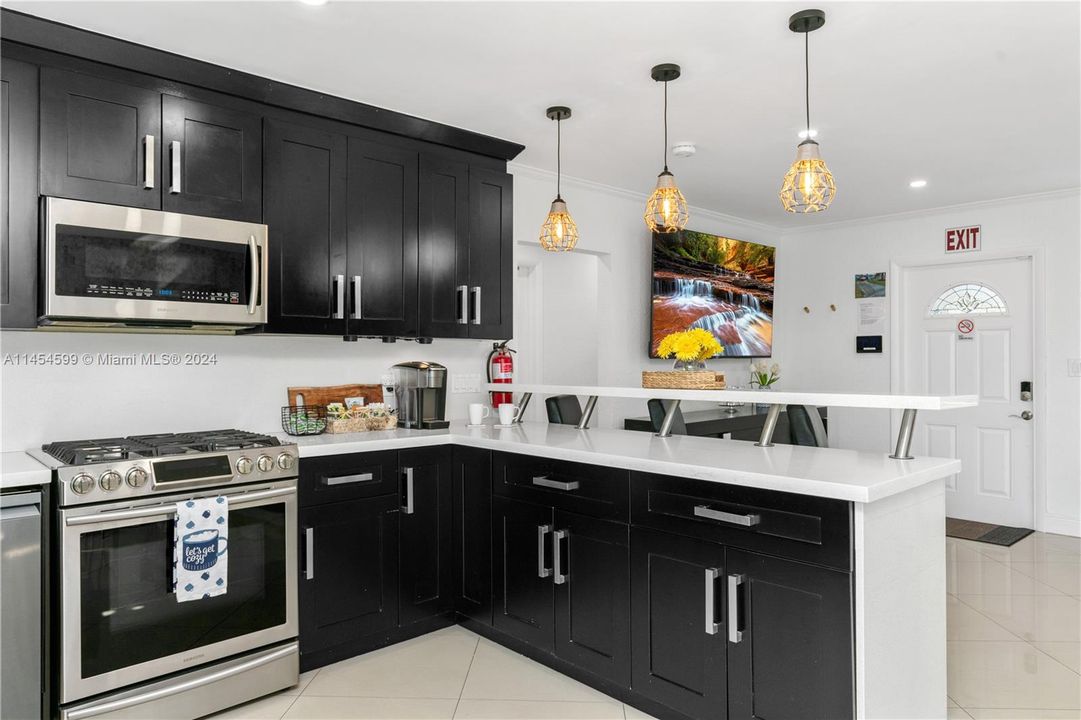 В аренду: $6,900 (3 спален, 2 ванн, 1280 Квадратных фут)