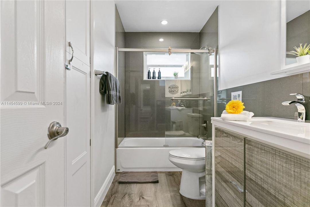 В аренду: $6,900 (3 спален, 2 ванн, 1280 Квадратных фут)