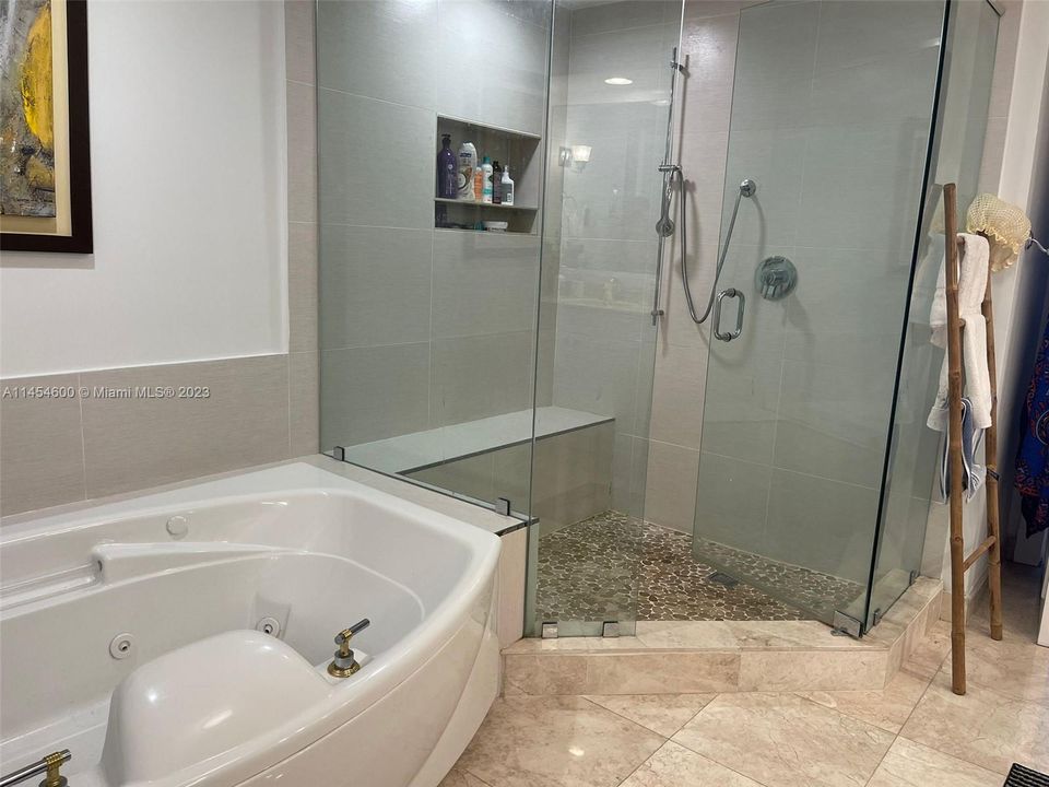 最近租的: $11,500 (3 贝兹, 3 浴室, 3274 平方英尺)