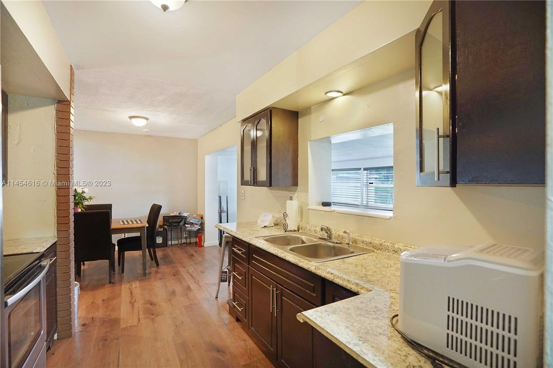 Недавно продано: $409,900 (3 спален, 2 ванн, 1479 Квадратных фут)