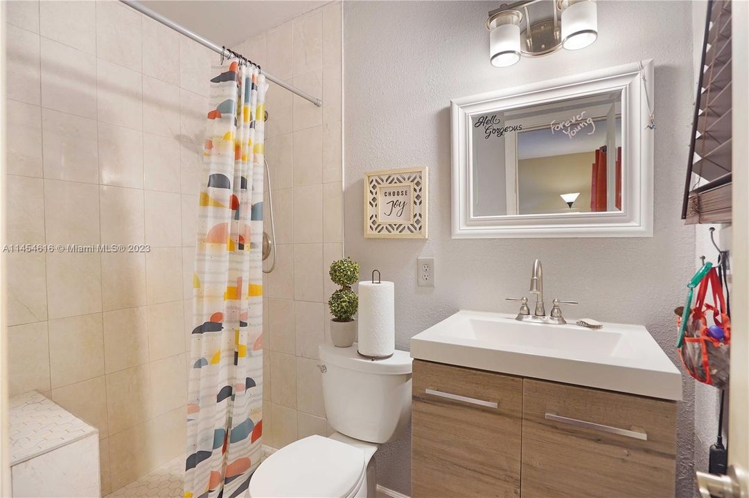 Недавно продано: $409,900 (3 спален, 2 ванн, 1479 Квадратных фут)