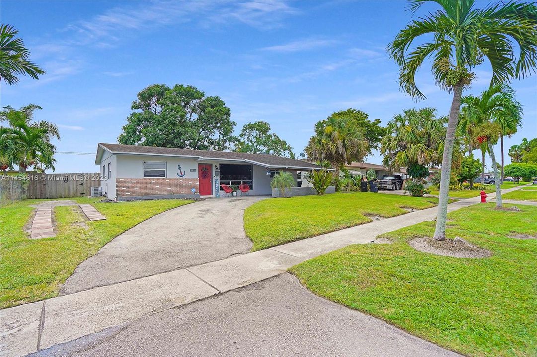 Недавно продано: $409,900 (3 спален, 2 ванн, 1479 Квадратных фут)