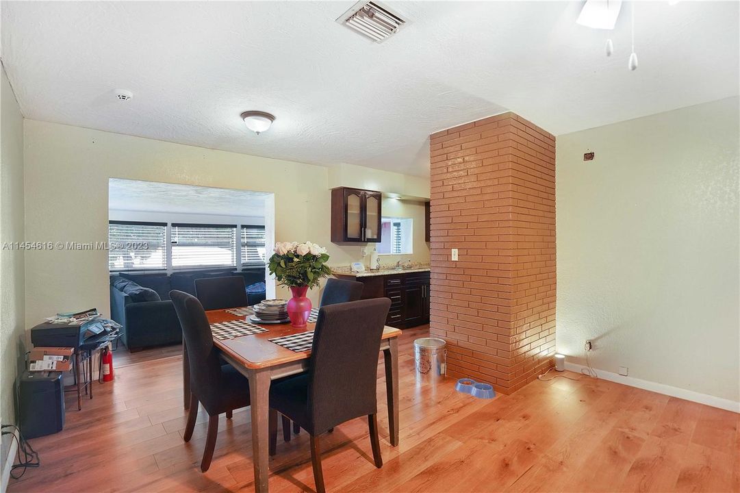 Недавно продано: $409,900 (3 спален, 2 ванн, 1479 Квадратных фут)