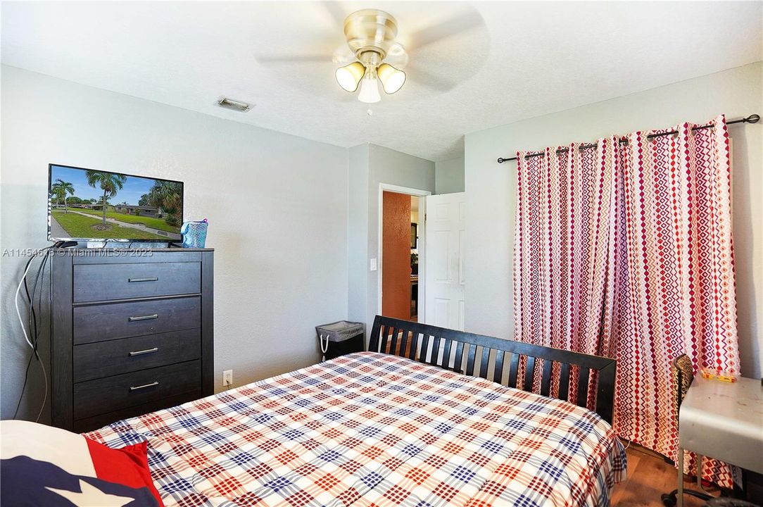 Недавно продано: $409,900 (3 спален, 2 ванн, 1479 Квадратных фут)