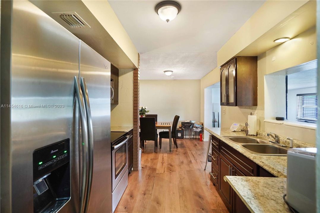 Недавно продано: $409,900 (3 спален, 2 ванн, 1479 Квадратных фут)