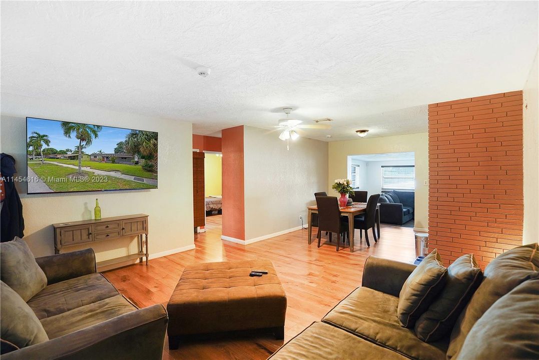 Недавно продано: $409,900 (3 спален, 2 ванн, 1479 Квадратных фут)