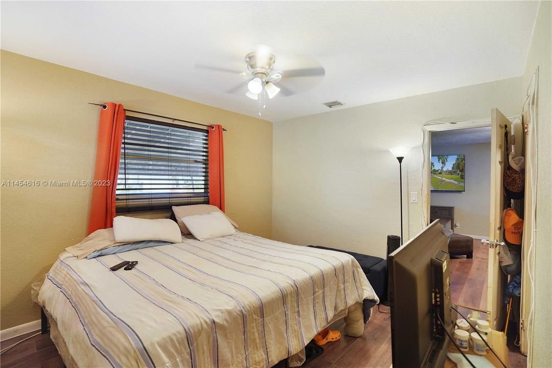 Недавно продано: $409,900 (3 спален, 2 ванн, 1479 Квадратных фут)