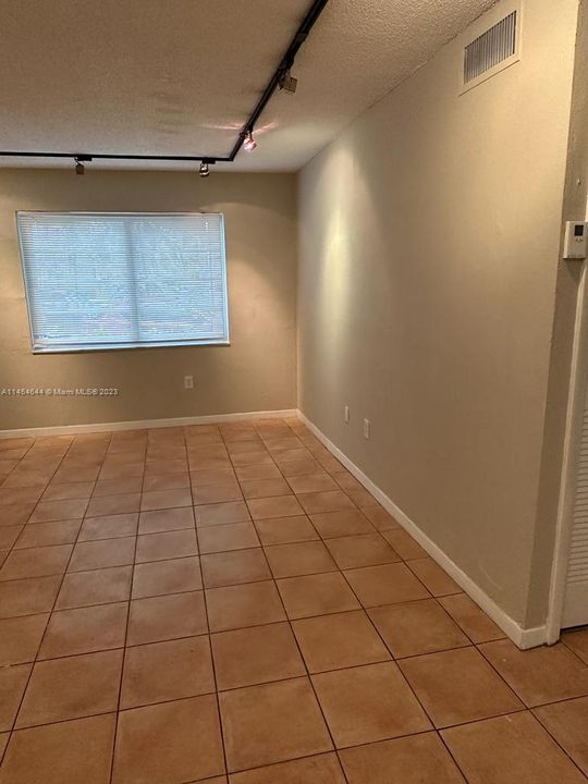 Recently Sold: $379,000 (2 beds, 1 baths, 1036 Square Feet)