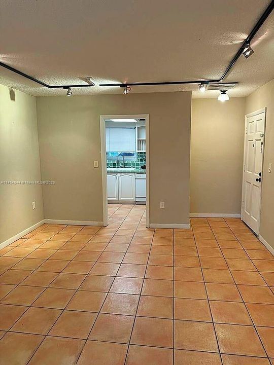 Recently Sold: $379,000 (2 beds, 1 baths, 1036 Square Feet)