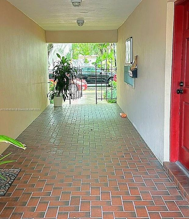 Recently Sold: $379,000 (2 beds, 1 baths, 1036 Square Feet)