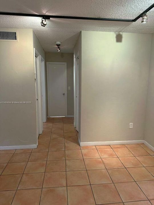 Recently Sold: $379,000 (2 beds, 1 baths, 1036 Square Feet)