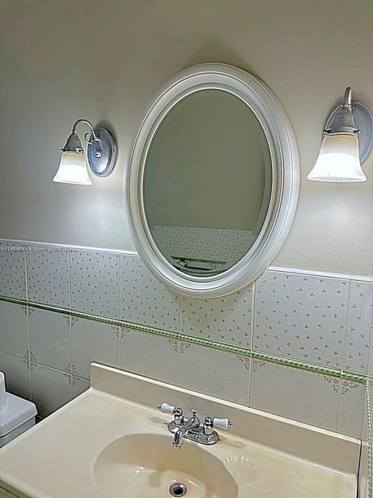 Recently Sold: $379,000 (2 beds, 1 baths, 1036 Square Feet)