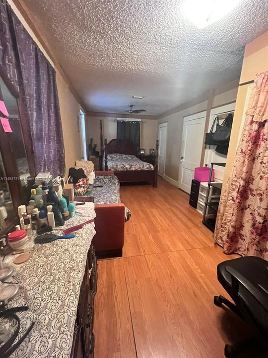 Recently Sold: $1,250,000 (0 beds, 0 baths, 1956 Square Feet)