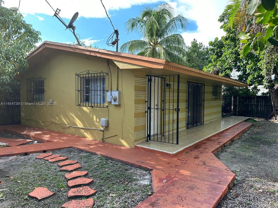 Recently Sold: $1,250,000 (0 beds, 0 baths, 1956 Square Feet)