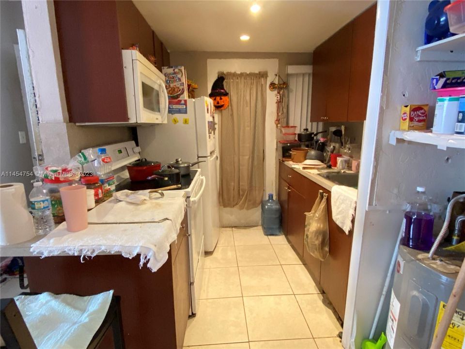 For Sale: $220,000 (2 beds, 1 baths, 775 Square Feet)
