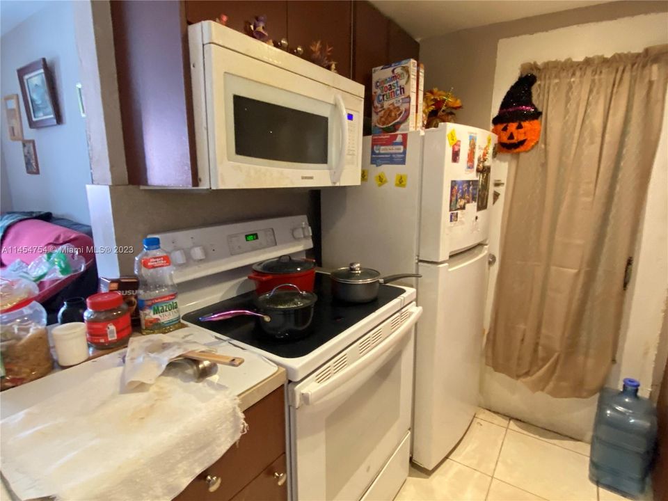 For Sale: $220,000 (2 beds, 1 baths, 775 Square Feet)