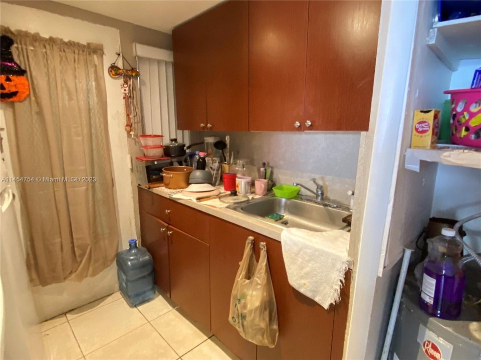 For Sale: $220,000 (2 beds, 1 baths, 775 Square Feet)