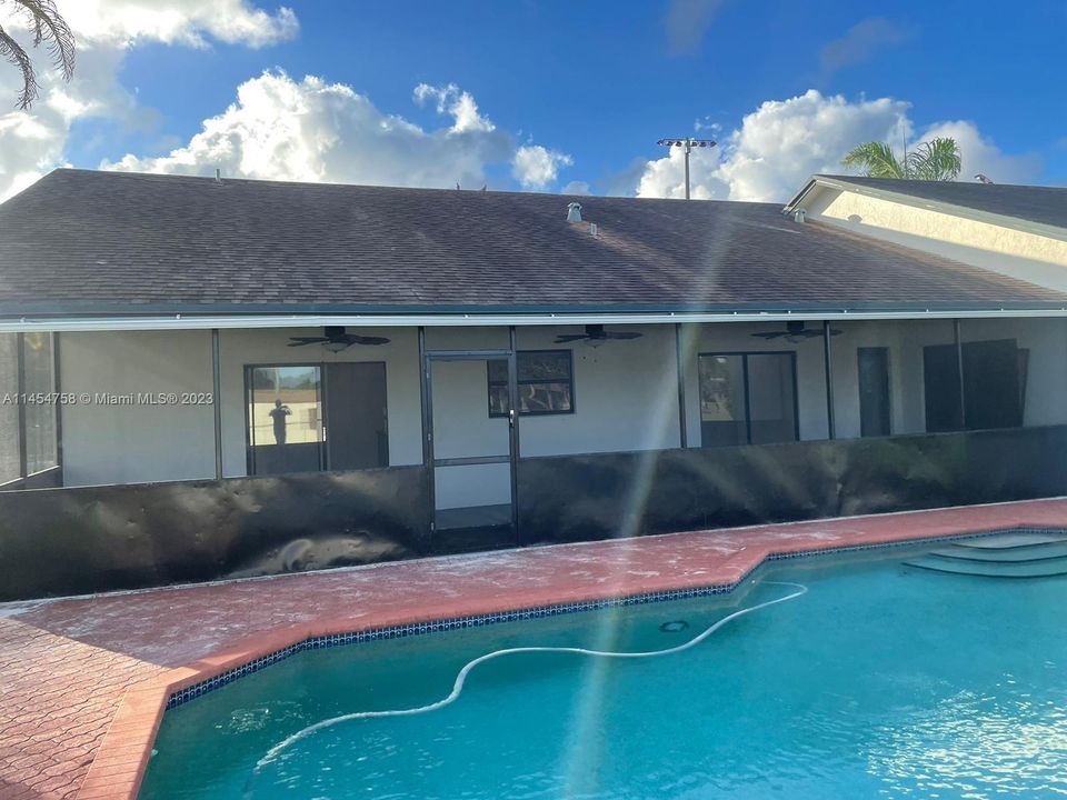 Recently Rented: $3,800 (4 beds, 2 baths, 2336 Square Feet)