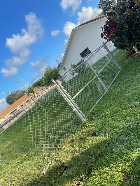 Recently Rented: $3,800 (4 beds, 2 baths, 2336 Square Feet)