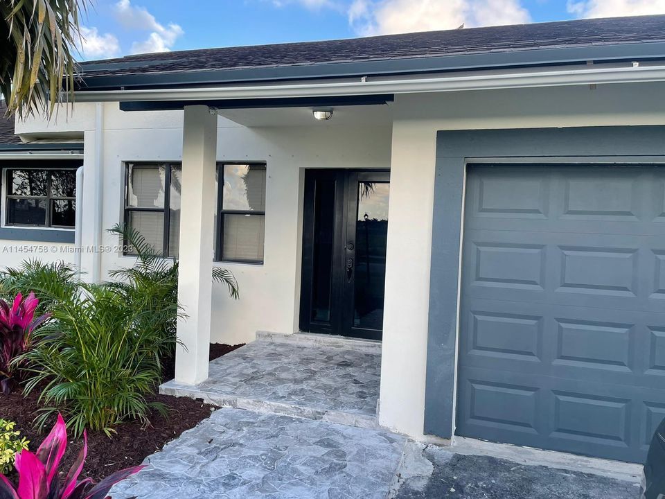 Recently Rented: $3,800 (4 beds, 2 baths, 2336 Square Feet)