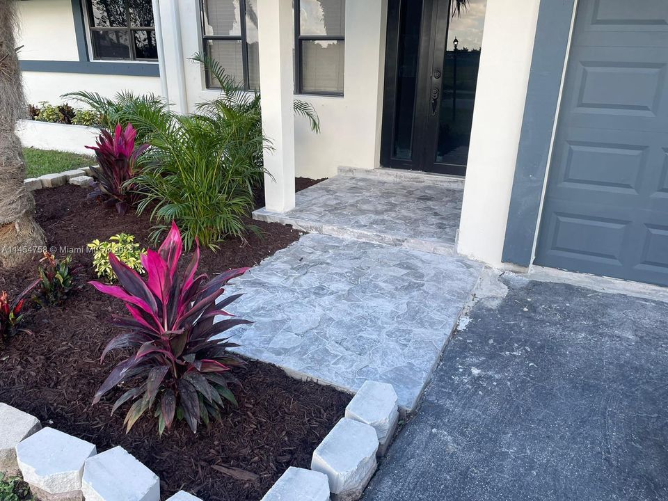 Recently Rented: $3,800 (4 beds, 2 baths, 2336 Square Feet)