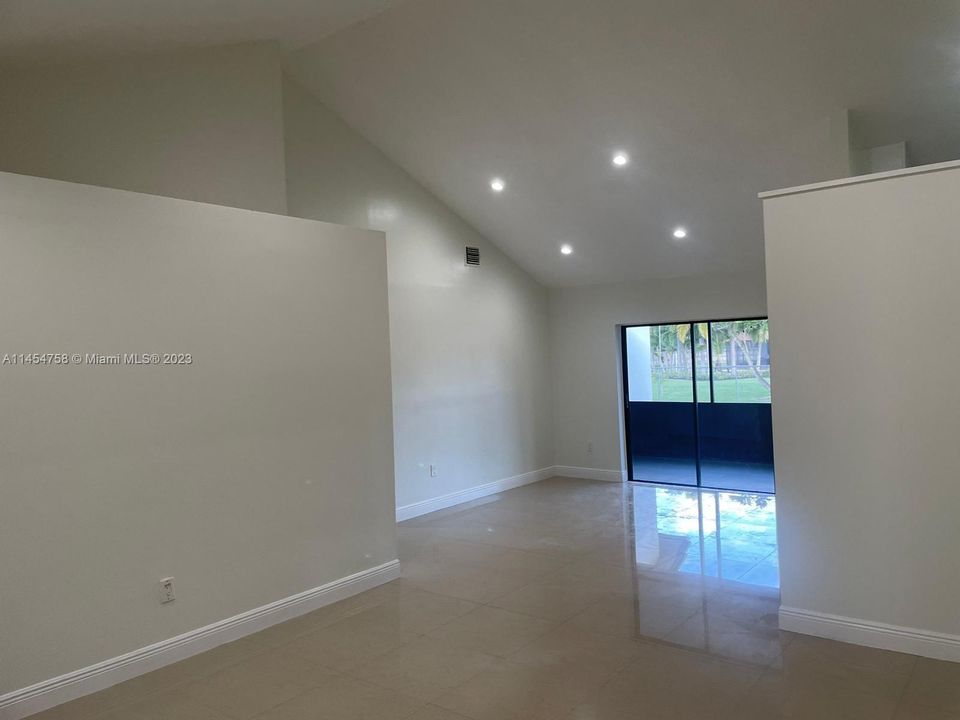 Recently Rented: $3,800 (4 beds, 2 baths, 2336 Square Feet)