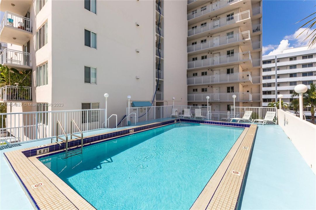 Недавно продано: $420,000 (1 спален, 1 ванн, 718 Квадратных фут)