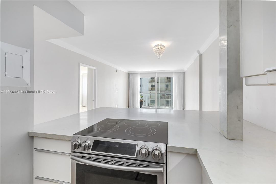 Недавно продано: $420,000 (1 спален, 1 ванн, 718 Квадратных фут)