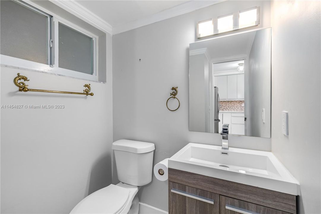 Недавно продано: $420,000 (1 спален, 1 ванн, 718 Квадратных фут)