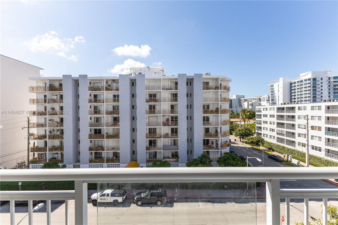 Недавно продано: $420,000 (1 спален, 1 ванн, 718 Квадратных фут)