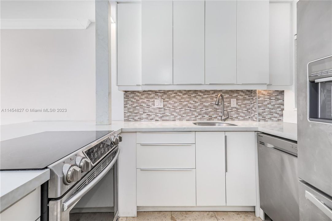 Недавно продано: $420,000 (1 спален, 1 ванн, 718 Квадратных фут)