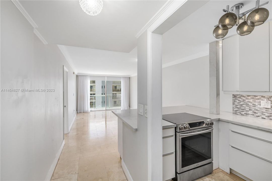 Недавно продано: $420,000 (1 спален, 1 ванн, 718 Квадратных фут)