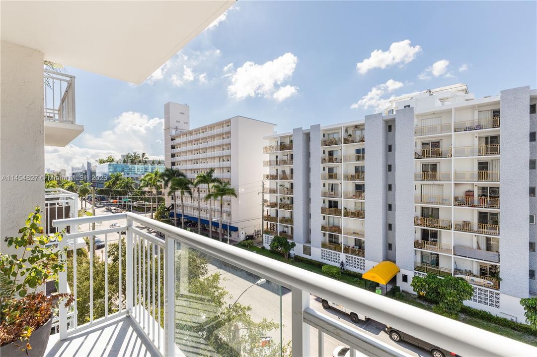 Недавно продано: $420,000 (1 спален, 1 ванн, 718 Квадратных фут)