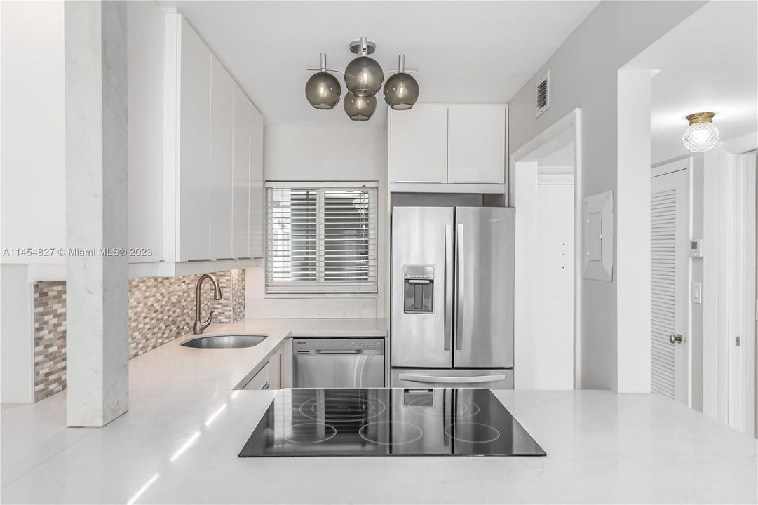 Недавно продано: $420,000 (1 спален, 1 ванн, 718 Квадратных фут)