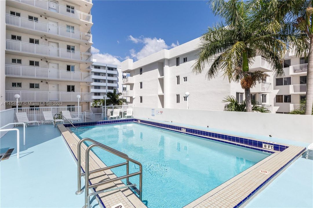 Недавно продано: $420,000 (1 спален, 1 ванн, 718 Квадратных фут)