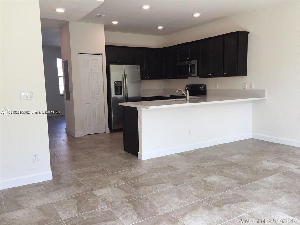 Recently Rented: $2,500 (2 beds, 2 baths, 1422 Square Feet)