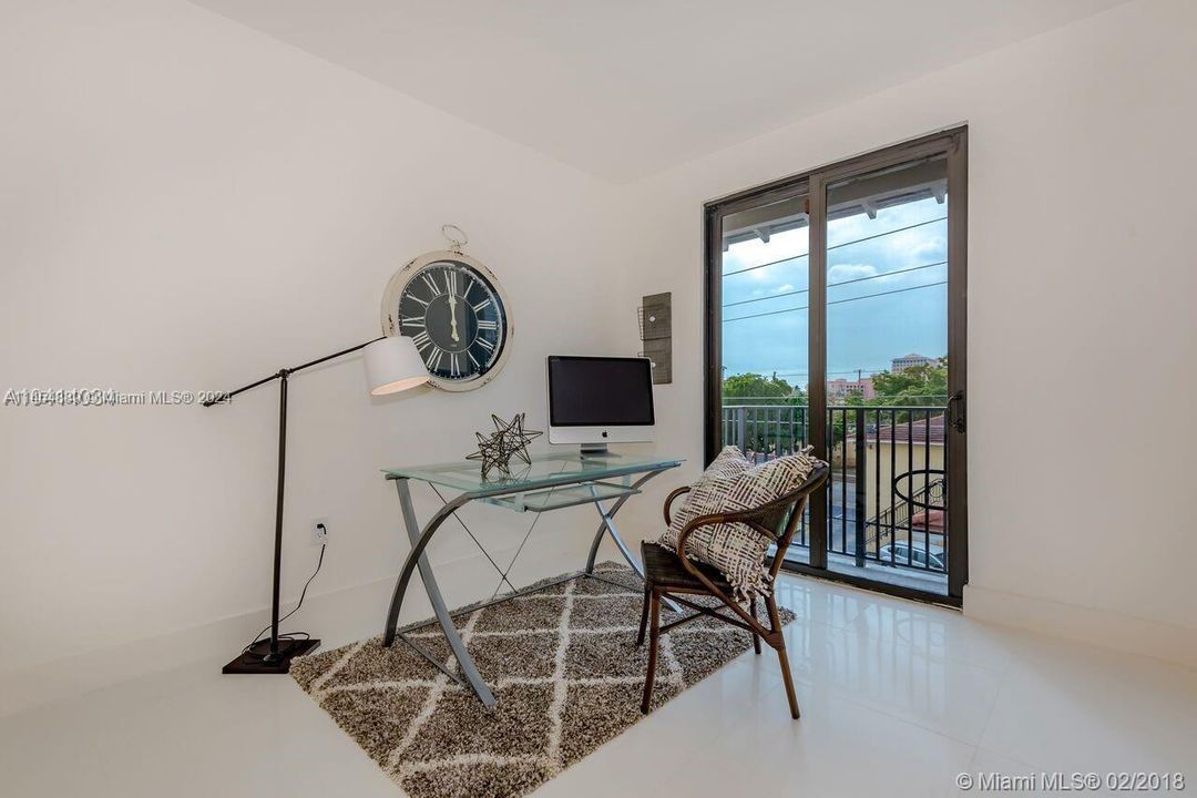 Recently Sold: $825,000 (2 beds, 2 baths, 1818 Square Feet)