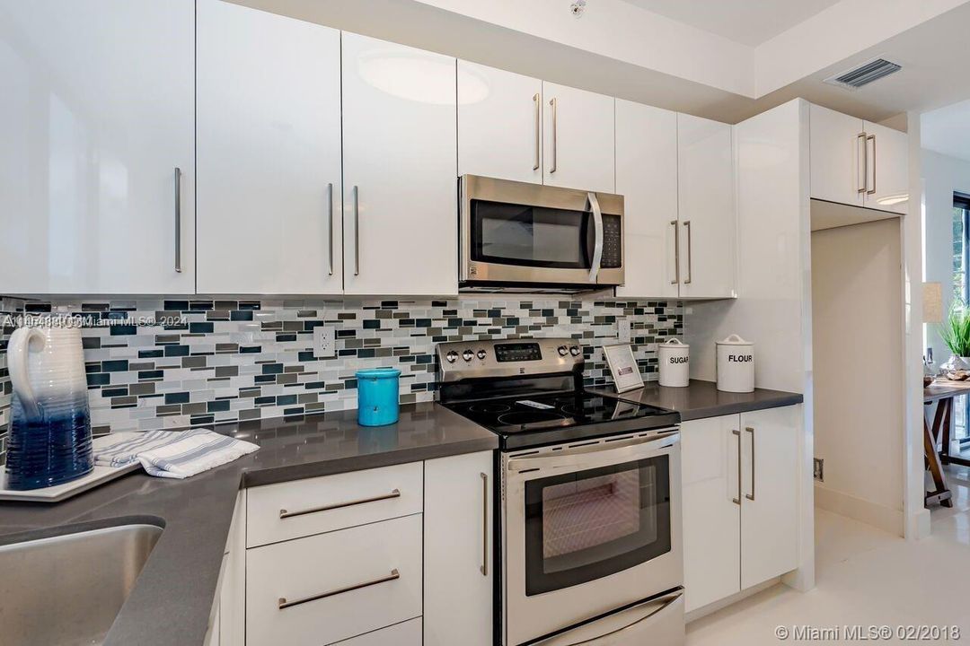 Recently Sold: $825,000 (2 beds, 2 baths, 1818 Square Feet)