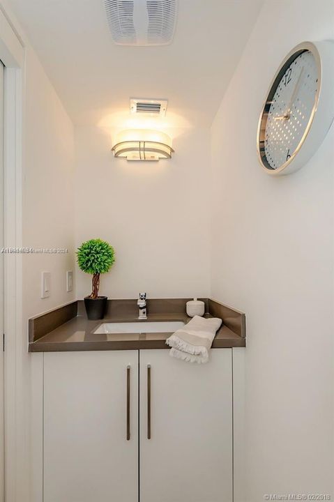 Recently Sold: $825,000 (2 beds, 2 baths, 1818 Square Feet)