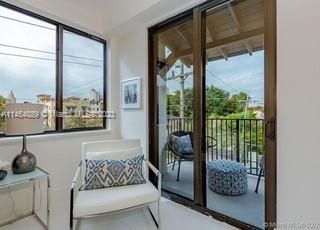 Recently Sold: $825,000 (2 beds, 2 baths, 1818 Square Feet)